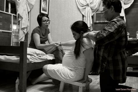 43 Raw Photos Of Moms Helping Their Daughters Give Birth Huffpost