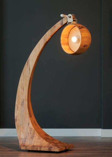 Welche stehlampen mit holzfuß passen gut in die. Extravagante Designs von Stehlampe aus Holz