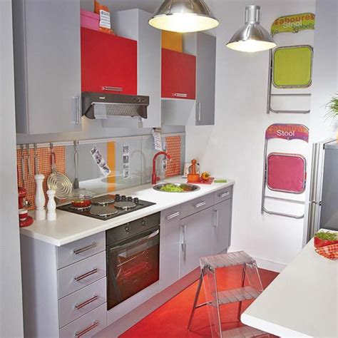 La cuisine est un espace où l'on accumule énormément de choses : La kitchenette moderne équipée et sur-optimisée
