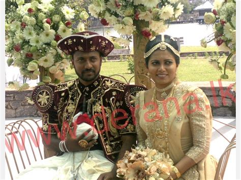 Our Lanka Derana Tv Presenter Dilka Samanmali Wedding Photos