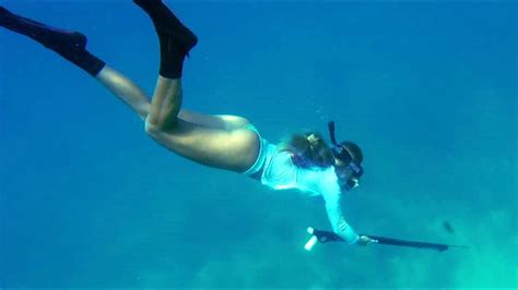 Girl Spearfishing And Diving In Florida Keys Youtube