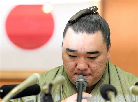 Sumo Grand Champion Harumafuji Announces His Retirement Over Serious