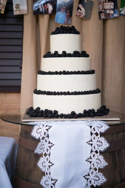 Classic, floral, unique, trendy, and yes chocolate or, well, that was my rule until i started researching wedding cake ideas, and quickly realized that there are some edible works of art out there that i. Country Wedding Cake Ideas - Rustic Wedding Chic