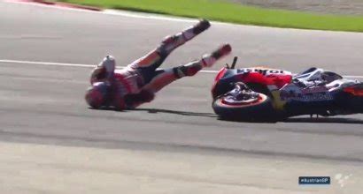 Fotogallery incidente a vinales, si lancia dalla moto che non frena articolo. MotoGp Austria: incidente a Marc Marquez - VIDEO