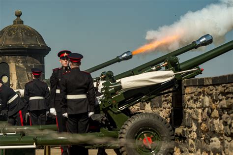 Crowds Gather for Royal Gun Salute - Lowland Reserve Forces & Cadets ...