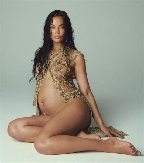 Shanina Shaik Flaunts Her Nude Body While Pregnant Photos The