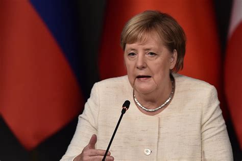 Video Merkel Sufre Temblores Por Tercera Vez En Un Mes Durante Un Acto