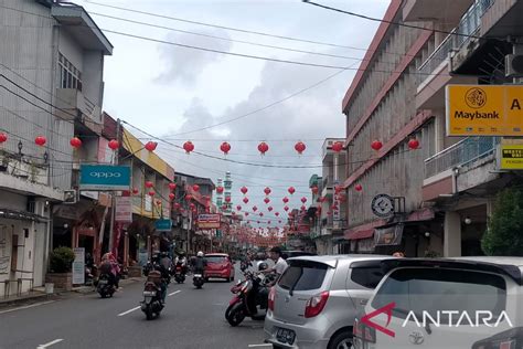 Singkawang Decked With Lanterns Ahead Of Chinese New Year Antara News