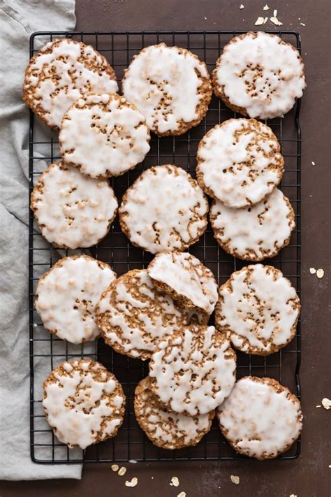 I originally published this oatmeal raisin cookie recipe back in 2017 and they've been a huge reader favorite! Iced Oatmeal Cookies | Recipe in 2020 | Iced oatmeal ...