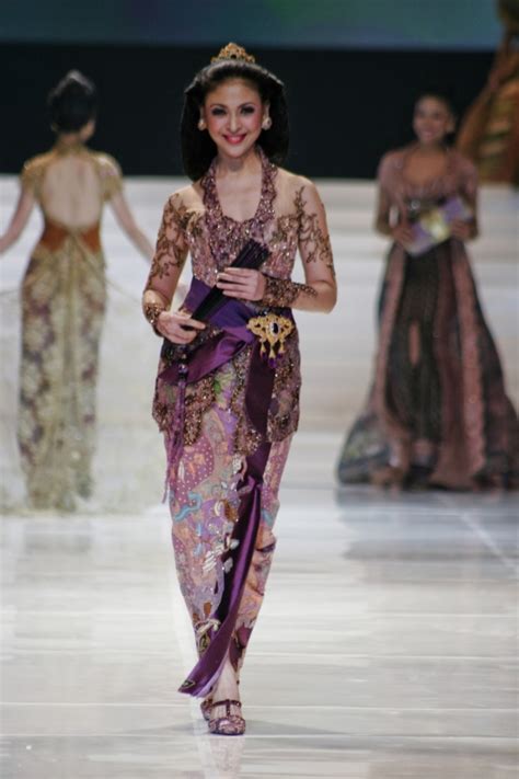 Anne avantie is with desy handayani and 7 others. Anne Avantie Kebaya for Young Ladies | Indonesia
