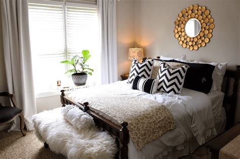 How To Decorate Guest Bedroom On Your Own