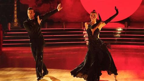 Dwts Charli Damelio Snags Her First Perfect Score In Michael Bublé