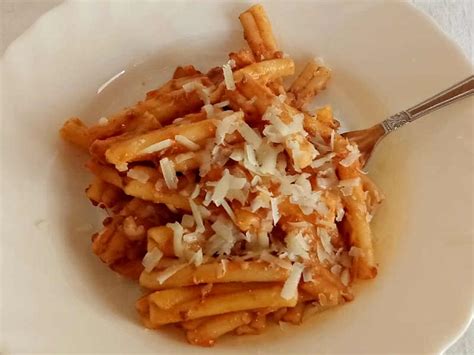 Check spelling or type a new query. Caserecce con sugo di crostino nero toscano e pecorino ...