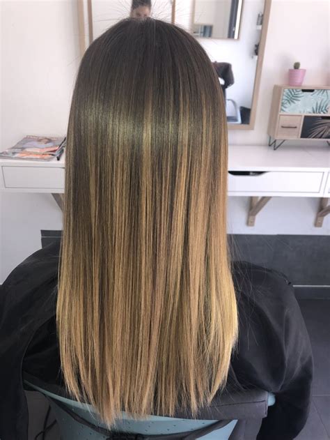 Cheveux lisses et brillants avec Coco Spray | Cheveux, Cheveux chatin