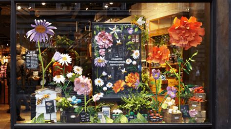 Top 5 Retail Window Display Supplies Window Display Props