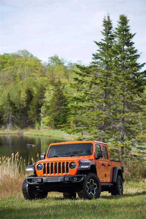 Review The Jeep Gladiator Pickup Truck Is A Monster Off Road But