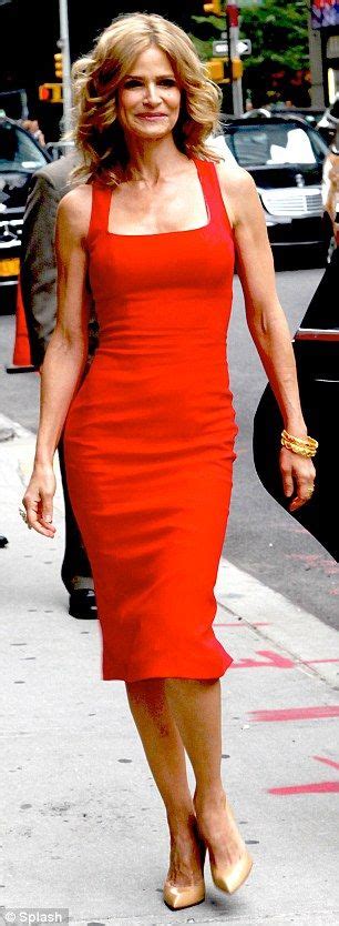 Kyra Sedgwick 46 Shows Off Her Incredible Physique In A Figure Hugging Red Dress Before Tv