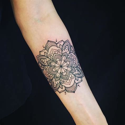 A mandala tattoo design can be small and simplistic, placed just on the small of the back. 06ae4d94dd48cb61283478760e64bc6c.jpg (640×640) | Tattoos, Mandala tattoo, Sleeve tattoos