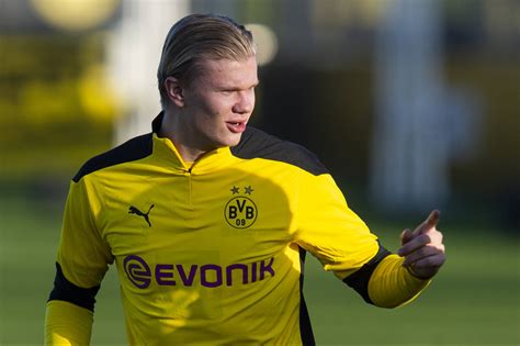 Erling haaland is a norwegian professional footballer. Borussia Dortmund: Erling Haaland wäre fast beim FC Bayern ...