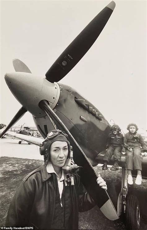 Carolyn Grace Death Britains Only Female Spitfire Pilot Is Killed In Car Crash Aged 70 Daily