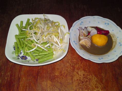Limau purut masak di dahan batang selasih condong uratnya limau purut tak boleh makan nanti sakit perut apa ubatnya. DARI DAPUR ORANG KAMPUNG: BUDU, SAMBAL TEMPOYAK DAN ULAM ...