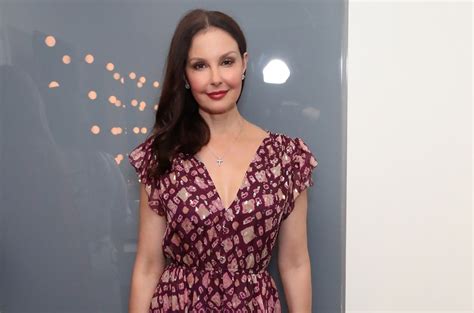 Ashley Judd Fractured Leg In ‘freak Accident While Grieving Mom Naomi
