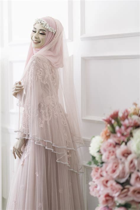 Gaun Pengantin Warna Pink Syari