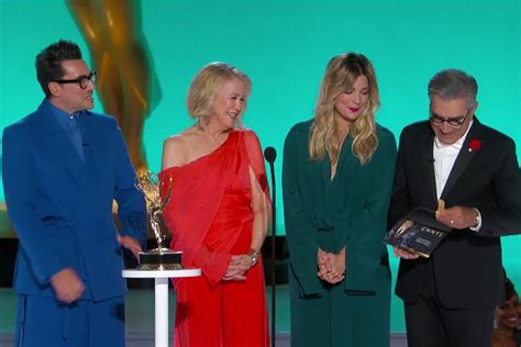 First Ever Schitts Creek Reunion At Emmy Awards 2021 After The Show Ended