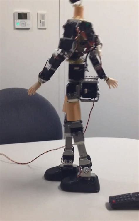 Mini Humanoid Robots Are Beginning To Walk More Like People
