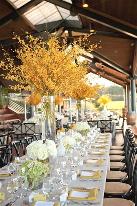 Here, 15 fall wedding flowers, designs, and tablescape ideas to share with your wedding planner and florist that will inspire and level up even the most minimal of affairs this coming september, october, and november. 23 Vibrant Fall Wedding Centerpieces To Inspire Your Big Day