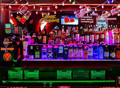 The Best Dive Bars In Manhattan Nyc Bars Dive Bar Best Cities