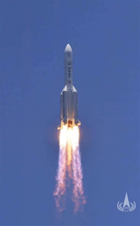 Das design der rakete vom typ „langer marsch 5b sei verantwortlich für den unkontrollierten wiedereintritt. Chinesische Mars-Mission mit rot-weiss-roter Beteiligung ...