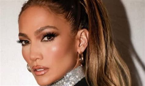 Jennifer Lopez Shows Off Roll Hall Of Fame Performance Outfit