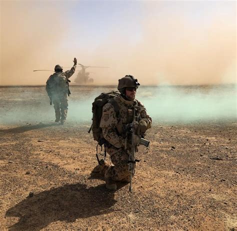 Heron 1 mit der bundeswehr in mali: Bundeswehr-Auslandseinsätze: Im roten Staub von Mali - WELT