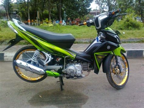 Penyegaran yang dilakukan oleh yamaha ini merupakan masukan dari konsumen indonesia yang menyukai tiga warna tersebut yang mewakili karakter sporty dan agresif jupiter z1. Kumpulan Foto Modifikasi Motor Jupiter Z Keren Terbaru | Modif Motor Mobil