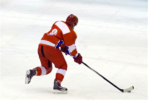 Ice Hockey Player — Stock Photo © Lsantilli 9116955