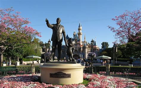 Disneyland Partners Statue Disneyland Sleeping Beauty Castle Hd Wallpaper Pxfuel