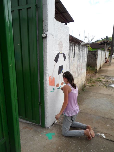 E M Mons José Carneiro Pinto Pintura do muro de fora da escola