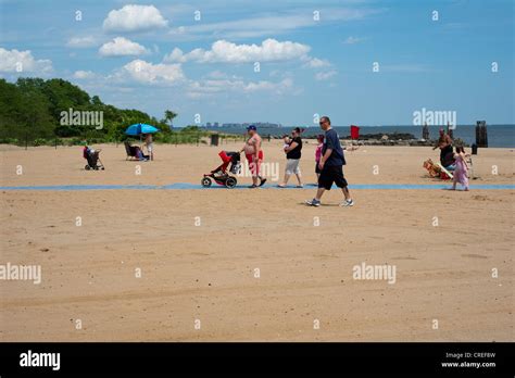 Cedar Grove Beach In Staten Island In New York Stock Photo Alamy