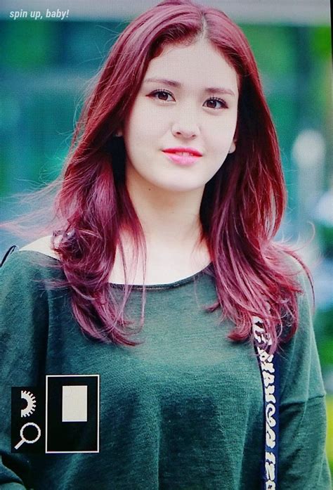 Jeon Somi Natural Hair Color Wavy Haircut Natural Hair Color