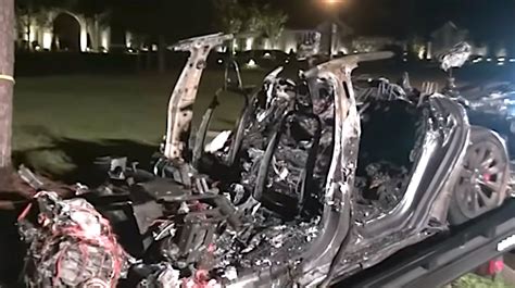 2 Killed In Fiery Crash When Driverless Tesla Hits Tree In Texas