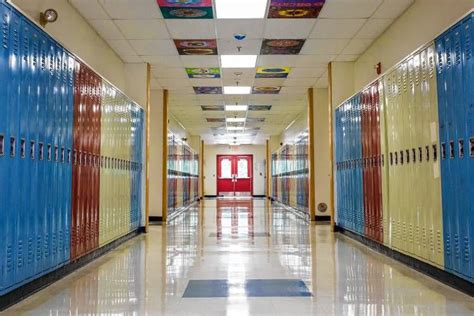 Image Result For Middle School Hallway School Hallways Design