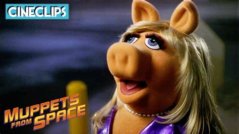 Muppets From Space Miss Piggy S Flirtatious Struggle CineClips