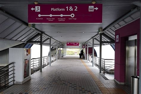 ✪ klia transit airport train from klia2 to putrajaya | sholat in masjid putra malaysia. Salak Tinggi ERL Station, the ERL station for KLIA Transit ...