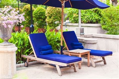 The Best Lounge Chair Options For The Patio Or Pool Bob Vila