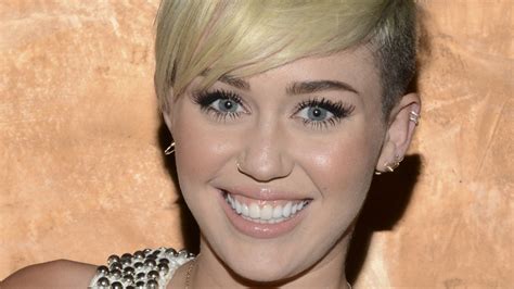 miley cyrus stunning hair transformation through the years