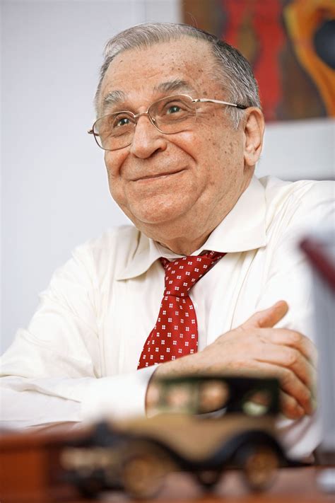 Born 3 march 1930) is a romanian politician who served as president of romania from 1989 until 1996, and from 2000 until 2004. Despre maşini, cu Ion Iliescu
