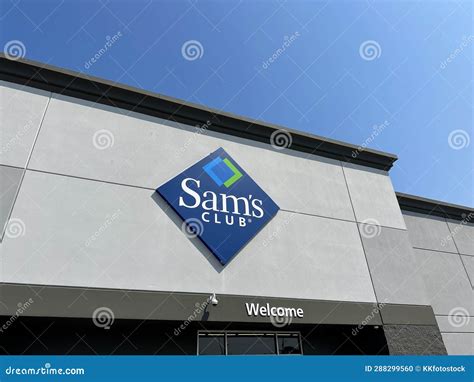 Sam S Club Sign On Warehouse Editorial Image Image Of Drink American
