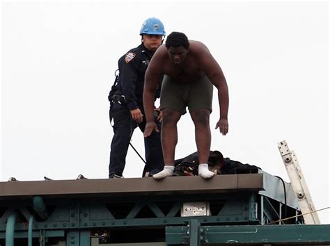 Nypd Officers Rescue Man Threatening To Leap From Elevated Subway Station In Brooklyn New York