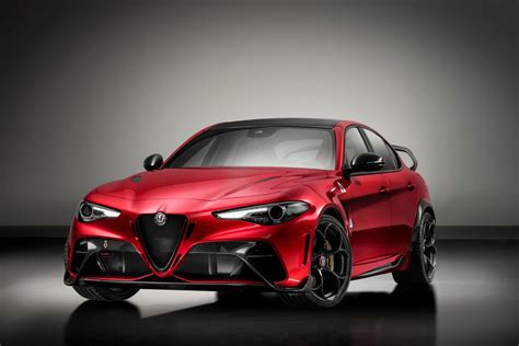The alfa romeo giulia (type 952) is a compact executive car produced by the italian automobile manufacturer alfa romeo. Alfa Romeo Giulia GTA e GTAm, il ritorno di una sigla ...